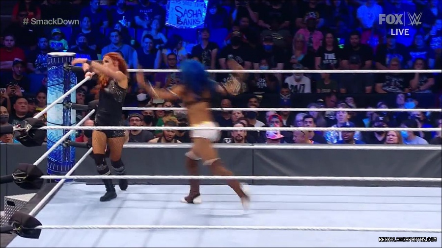 WWE_Supersized_SmackDown_2021_10_15_720p_HDTV_x264-NWCHD_mp4_005756361.jpg