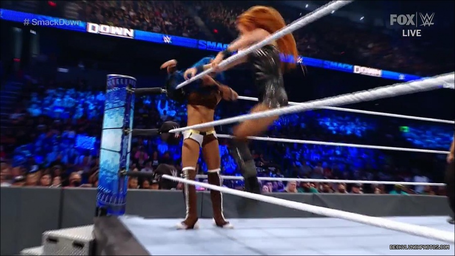 WWE_Supersized_SmackDown_2021_10_15_720p_HDTV_x264-NWCHD_mp4_005757562.jpg