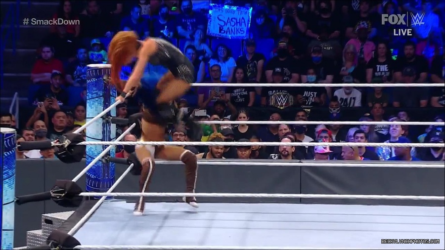 WWE_Supersized_SmackDown_2021_10_15_720p_HDTV_x264-NWCHD_mp4_005758763.jpg