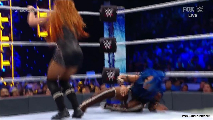 WWE_Supersized_SmackDown_2021_10_15_720p_HDTV_x264-NWCHD_mp4_005759364.jpg