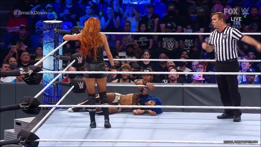 WWE_Supersized_SmackDown_2021_10_15_720p_HDTV_x264-NWCHD_mp4_005762367.jpg