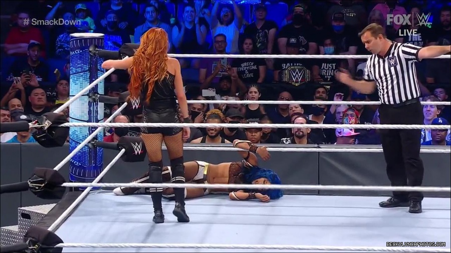 WWE_Supersized_SmackDown_2021_10_15_720p_HDTV_x264-NWCHD_mp4_005762968.jpg