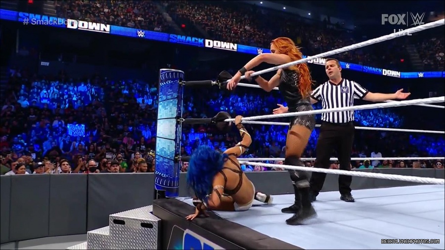 WWE_Supersized_SmackDown_2021_10_15_720p_HDTV_x264-NWCHD_mp4_005771977.jpg