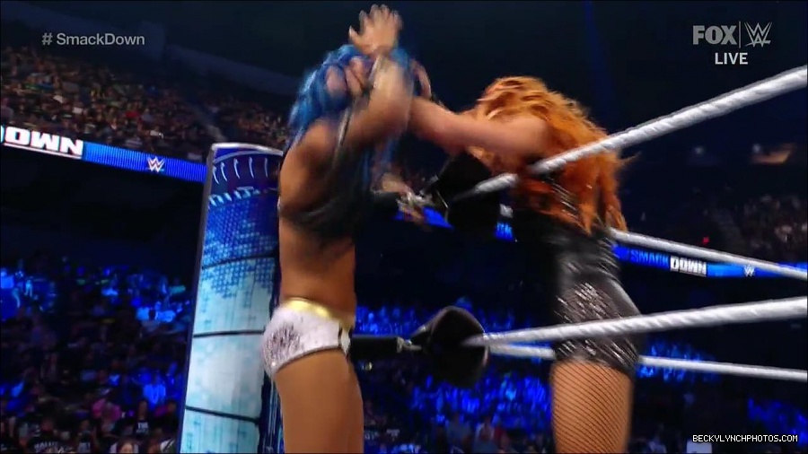 WWE_Supersized_SmackDown_2021_10_15_720p_HDTV_x264-NWCHD_mp4_005776781.jpg