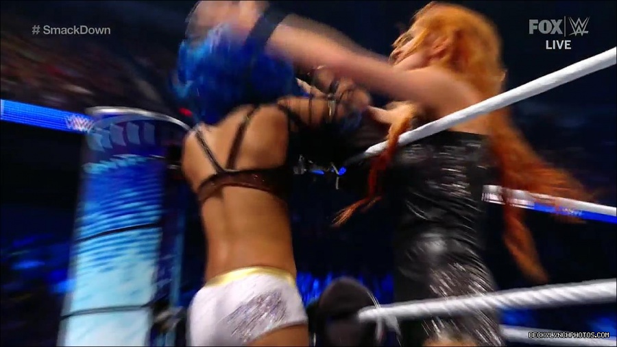 WWE_Supersized_SmackDown_2021_10_15_720p_HDTV_x264-NWCHD_mp4_005777382.jpg