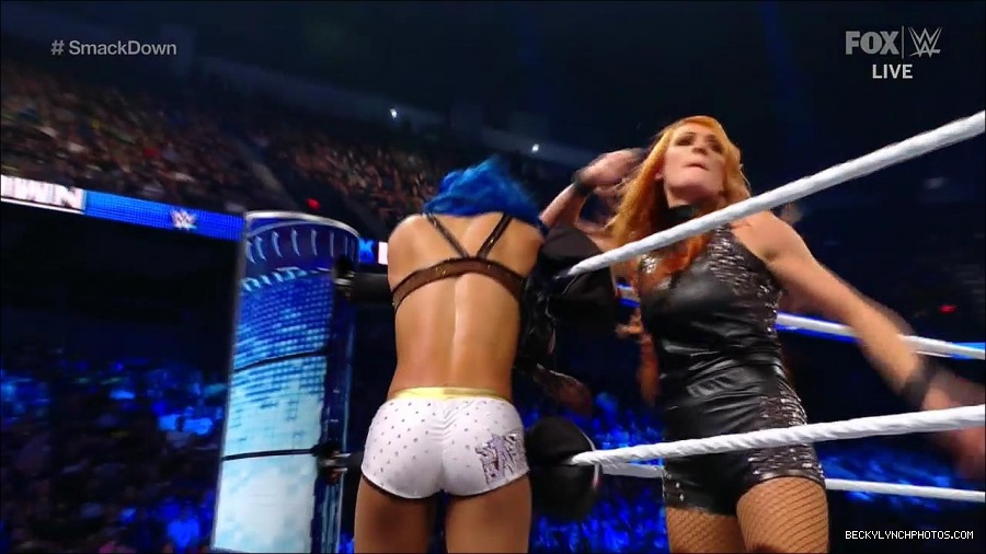 WWE_Supersized_SmackDown_2021_10_15_720p_HDTV_x264-NWCHD_mp4_005778583.jpg