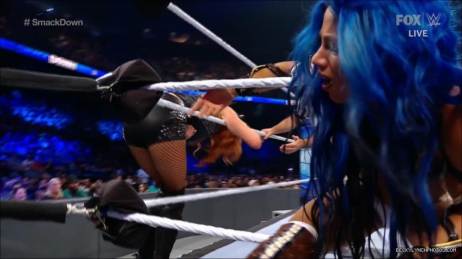 WWE_Supersized_SmackDown_2021_10_15_720p_HDTV_x264-NWCHD_mp4_005792397.jpg