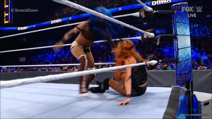 WWE_Supersized_SmackDown_2021_10_15_720p_HDTV_x264-NWCHD_mp4_005808613.jpg