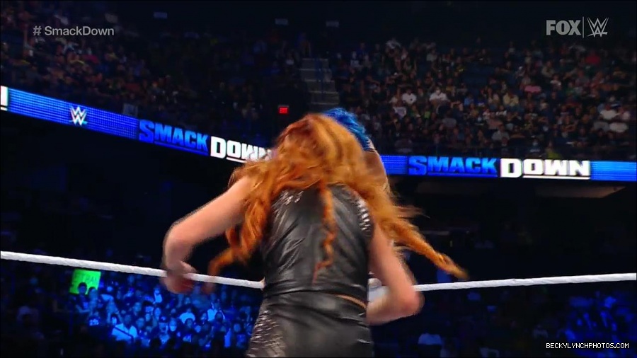 WWE_Supersized_SmackDown_2021_10_15_720p_HDTV_x264-NWCHD_mp4_005823628.jpg