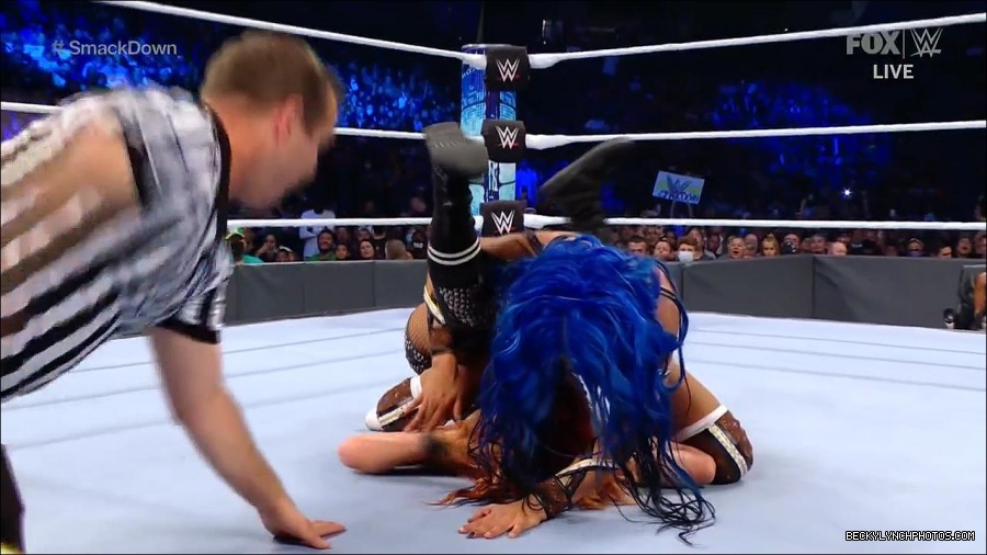 WWE_Supersized_SmackDown_2021_10_15_720p_HDTV_x264-NWCHD_mp4_005827832.jpg