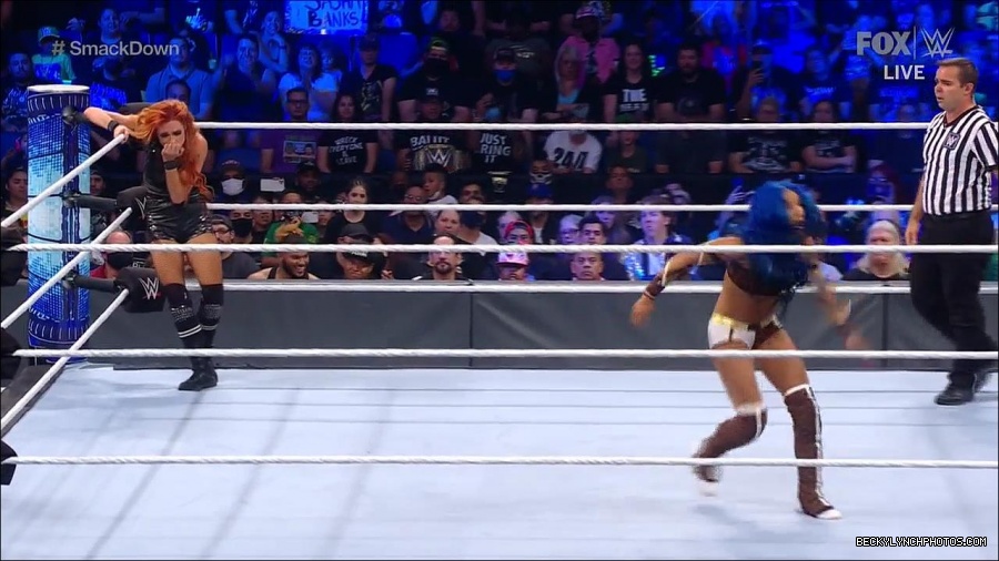 WWE_Supersized_SmackDown_2021_10_15_720p_HDTV_x264-NWCHD_mp4_005870475.jpg