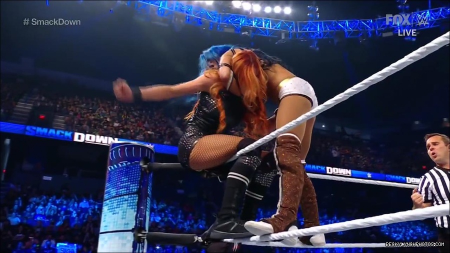 WWE_Supersized_SmackDown_2021_10_15_720p_HDTV_x264-NWCHD_mp4_005883688.jpg