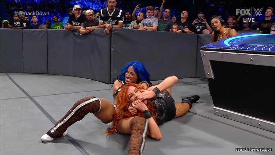 WWE_Supersized_SmackDown_2021_10_15_720p_HDTV_x264-NWCHD_mp4_005953958.jpg