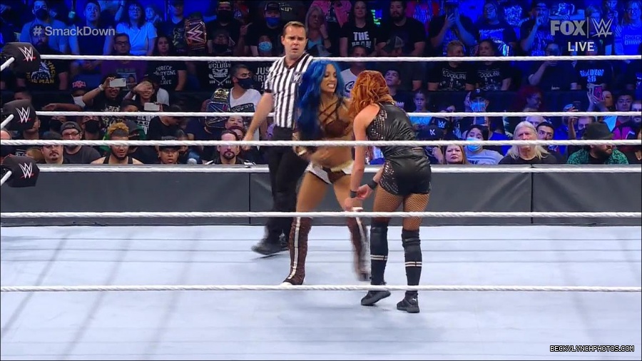 WWE_Supersized_SmackDown_2021_10_15_720p_HDTV_x264-NWCHD_mp4_006008012.jpg