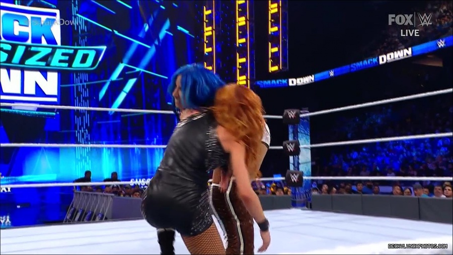 WWE_Supersized_SmackDown_2021_10_15_720p_HDTV_x264-NWCHD_mp4_006018823.jpg