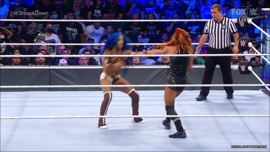 WWE_Supersized_SmackDown_2021_10_15_720p_HDTV_x264-NWCHD_mp4_006020024.jpg