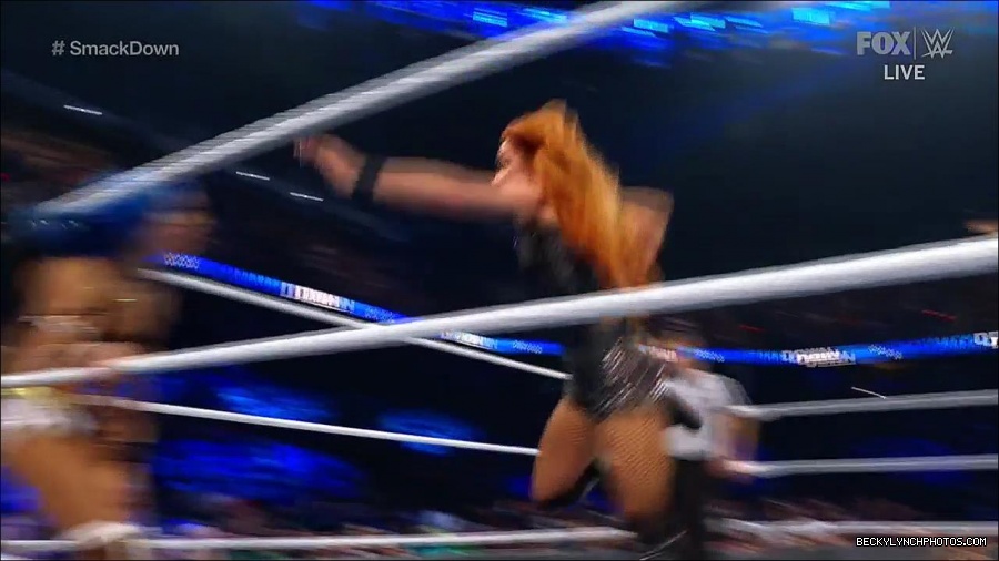 WWE_Supersized_SmackDown_2021_10_15_720p_HDTV_x264-NWCHD_mp4_006030835.jpg