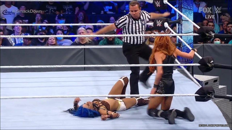 WWE_Supersized_SmackDown_2021_10_15_720p_HDTV_x264-NWCHD_mp4_006056661.jpg