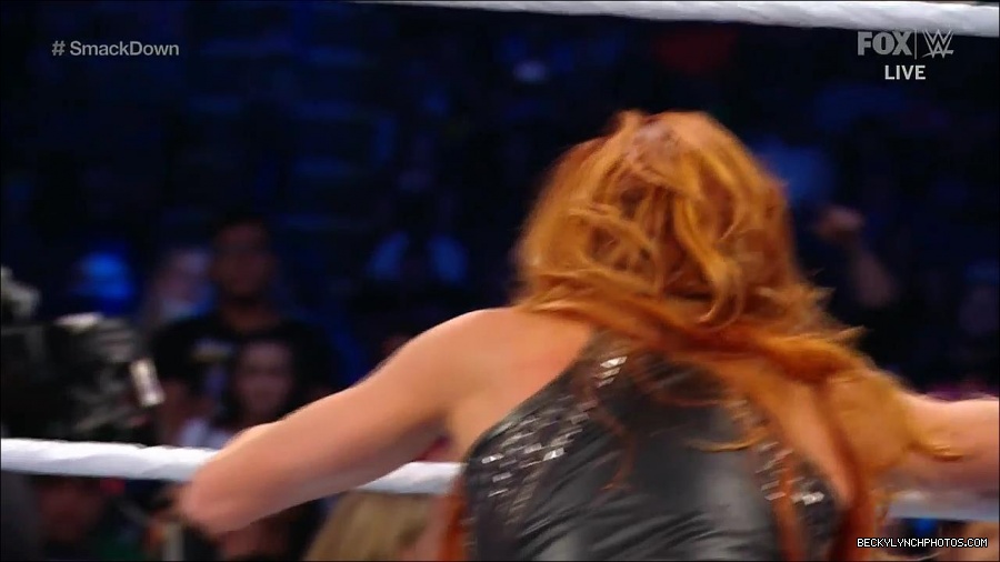 WWE_Supersized_SmackDown_2021_10_15_720p_HDTV_x264-NWCHD_mp4_006071676.jpg