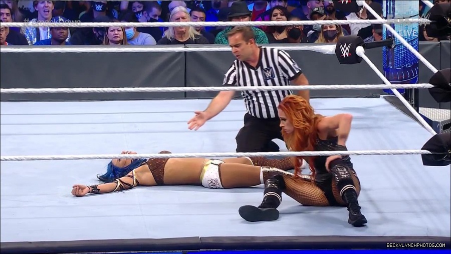 WWE_Supersized_SmackDown_2021_10_15_720p_HDTV_x264-NWCHD_mp4_006086090.jpg