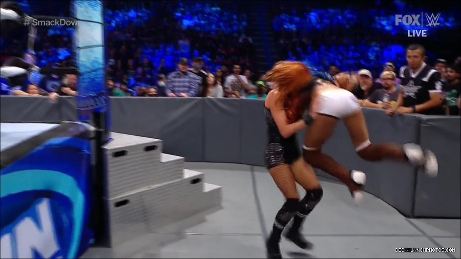 WWE_Supersized_SmackDown_2021_10_15_720p_HDTV_x264-NWCHD_mp4_006122126.jpg