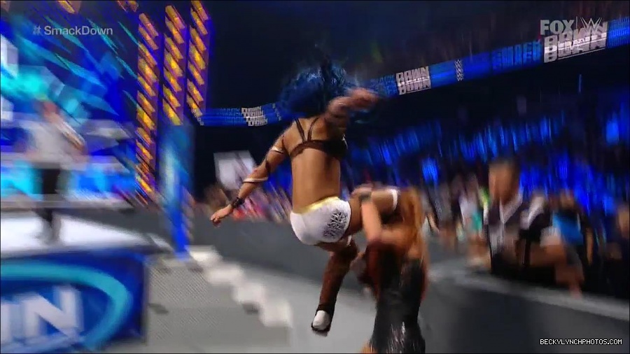 WWE_Supersized_SmackDown_2021_10_15_720p_HDTV_x264-NWCHD_mp4_006131135.jpg