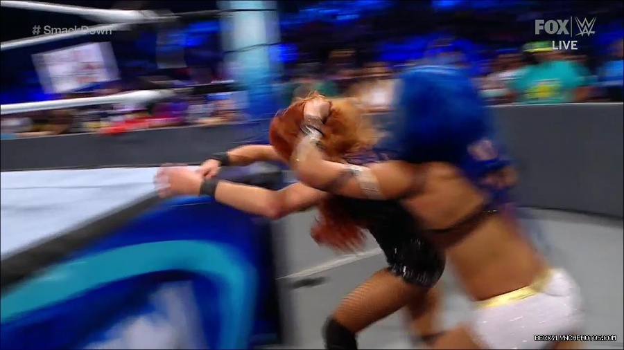 WWE_Supersized_SmackDown_2021_10_15_720p_HDTV_x264-NWCHD_mp4_006142547.jpg