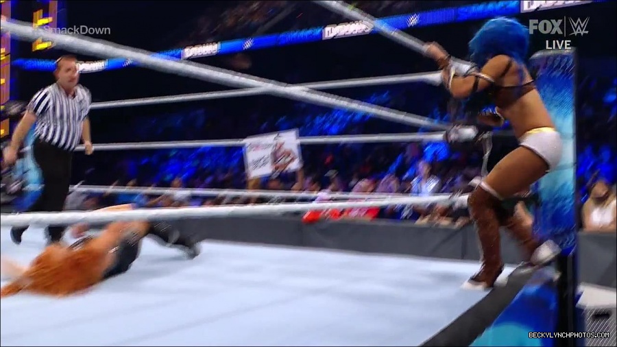 WWE_Supersized_SmackDown_2021_10_15_720p_HDTV_x264-NWCHD_mp4_006144949.jpg