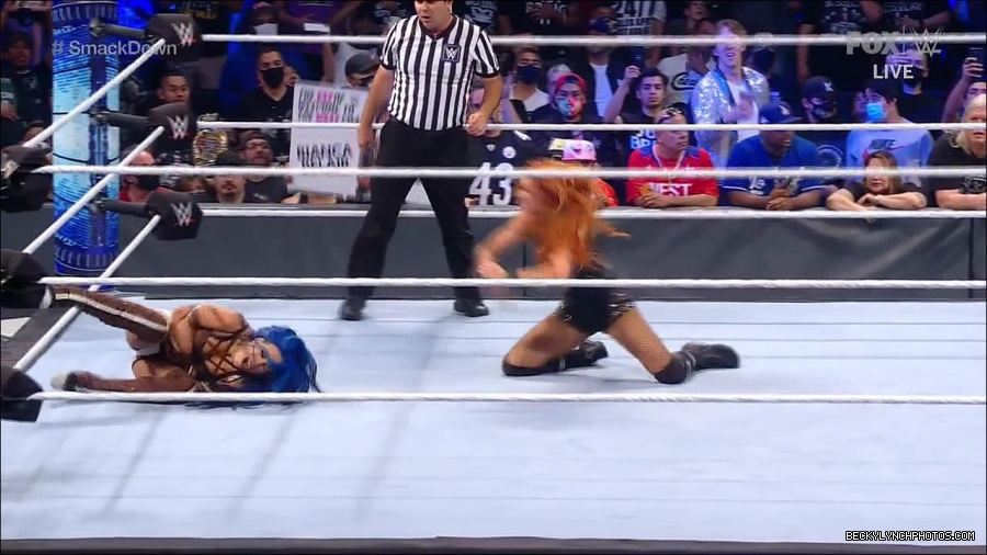 WWE_Supersized_SmackDown_2021_10_15_720p_HDTV_x264-NWCHD_mp4_006153358.jpg