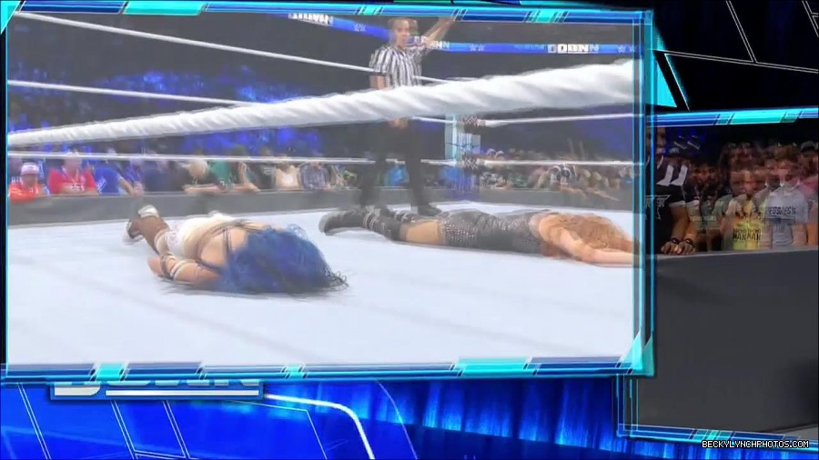 WWE_Supersized_SmackDown_2021_10_15_720p_HDTV_x264-NWCHD_mp4_006159964.jpg