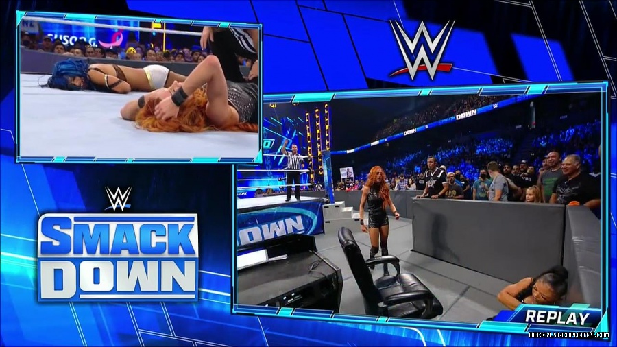 WWE_Supersized_SmackDown_2021_10_15_720p_HDTV_x264-NWCHD_mp4_006170375.jpg