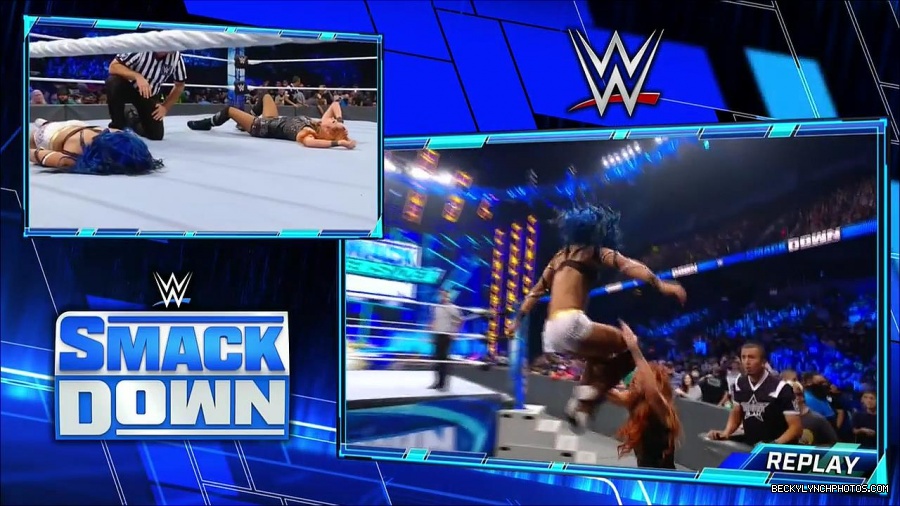 WWE_Supersized_SmackDown_2021_10_15_720p_HDTV_x264-NWCHD_mp4_006171576.jpg