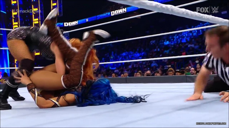 WWE_Supersized_SmackDown_2021_10_15_720p_HDTV_x264-NWCHD_mp4_006217221.jpg