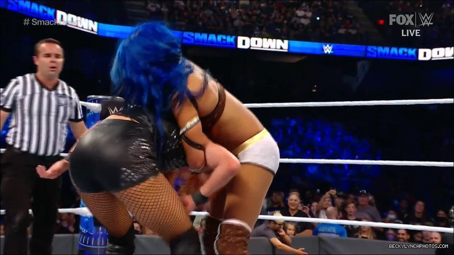 WWE_Supersized_SmackDown_2021_10_15_720p_HDTV_x264-NWCHD_mp4_006220224.jpg