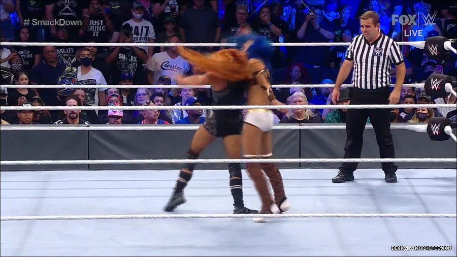 WWE_Supersized_SmackDown_2021_10_15_720p_HDTV_x264-NWCHD_mp4_006229233.jpg
