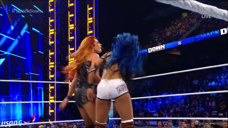 WWE_Supersized_SmackDown_2021_10_15_720p_HDTV_x264-NWCHD_mp4_006229834.jpg
