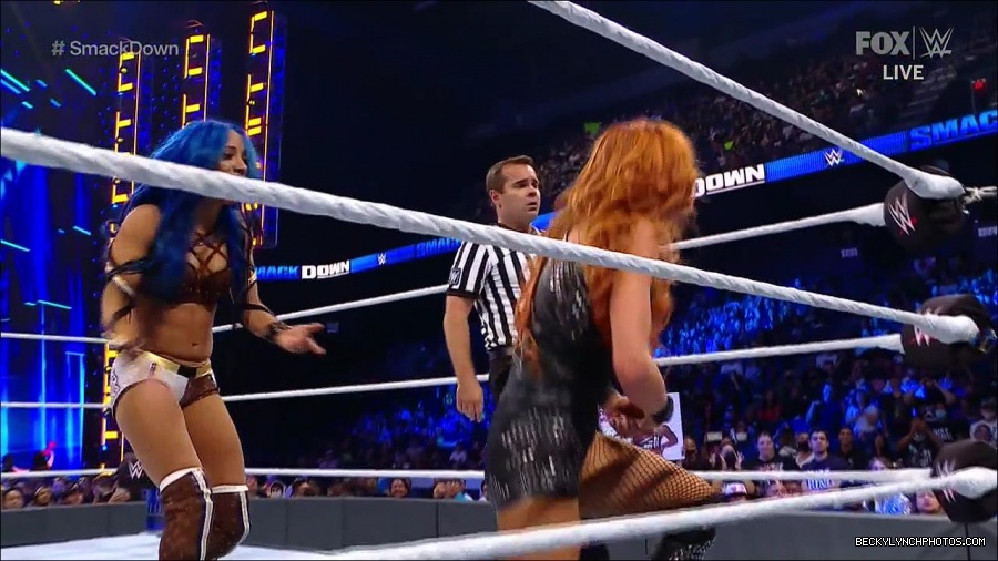 WWE_Supersized_SmackDown_2021_10_15_720p_HDTV_x264-NWCHD_mp4_006268873.jpg