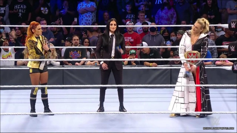WWE_Friday_Night_SmackDown_2021_10_22_720p_HDTV_x264-Star_mkv_004925058.jpg