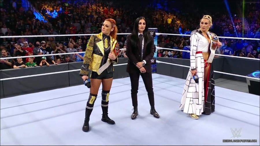 WWE_Friday_Night_SmackDown_2021_10_22_720p_HDTV_x264-Star_mkv_005103570.jpg