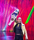 WWE_Friday_Night_SmackDown_2021_10_22_720p_HDTV_x264-Star_mkv_004637471.jpg