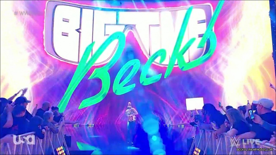 WWE_Monday_Night_Raw_2021_11_08_720p_HDTV_x264-NWCHD_mp4_004125593.jpg