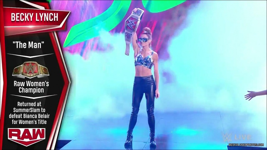 WWE_Monday_Night_Raw_2021_11_08_720p_HDTV_x264-NWCHD_mp4_004134402.jpg