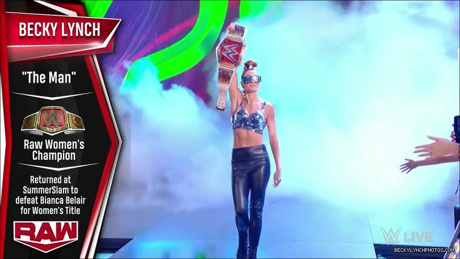 WWE_Monday_Night_Raw_2021_11_08_720p_HDTV_x264-NWCHD_mp4_004136003.jpg