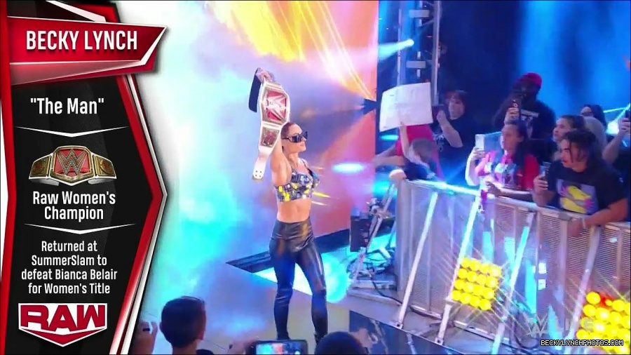WWE_Monday_Night_Raw_2021_11_08_720p_HDTV_x264-NWCHD_mp4_004136804.jpg