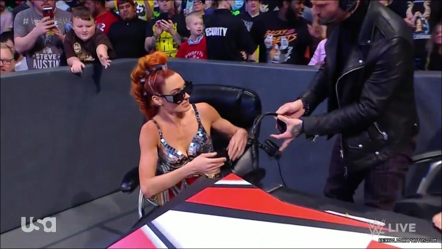 WWE_Monday_Night_Raw_2021_11_08_720p_HDTV_x264-NWCHD_mp4_004174842.jpg