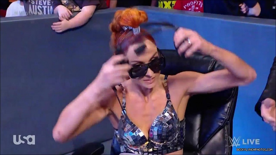 WWE_Monday_Night_Raw_2021_11_08_720p_HDTV_x264-NWCHD_mp4_004177245.jpg