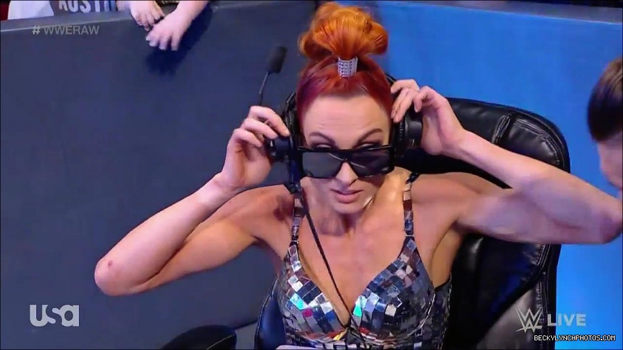 WWE_Monday_Night_Raw_2021_11_08_720p_HDTV_x264-NWCHD_mp4_004179247.jpg
