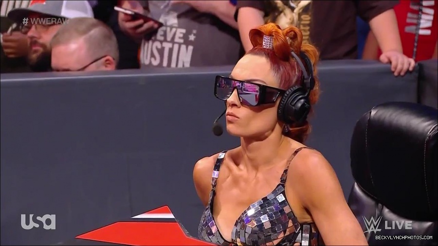 WWE_Monday_Night_Raw_2021_11_08_720p_HDTV_x264-NWCHD_mp4_004347949.jpg
