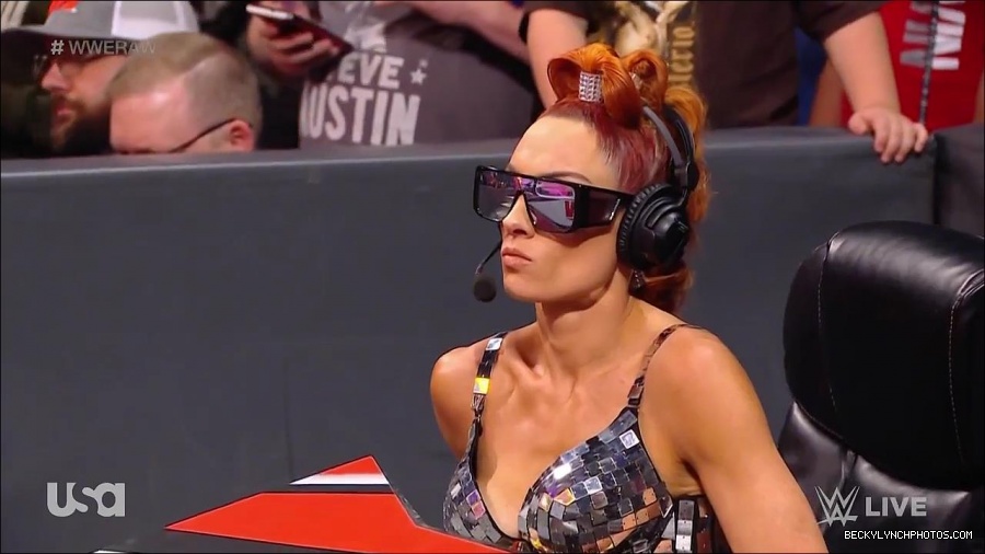 WWE_Monday_Night_Raw_2021_11_08_720p_HDTV_x264-NWCHD_mp4_004348349.jpg