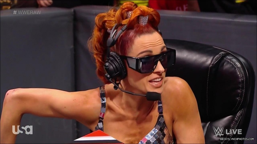 WWE_Monday_Night_Raw_2021_11_08_720p_HDTV_x264-NWCHD_mp4_004472640.jpg
